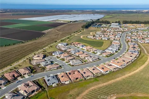 a view of a house with backyard and porch
