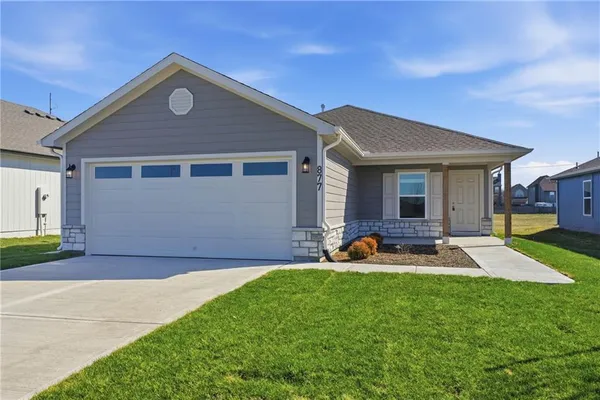 $359,990 | 877 North Buckeye Street, Gardner, KS 66030