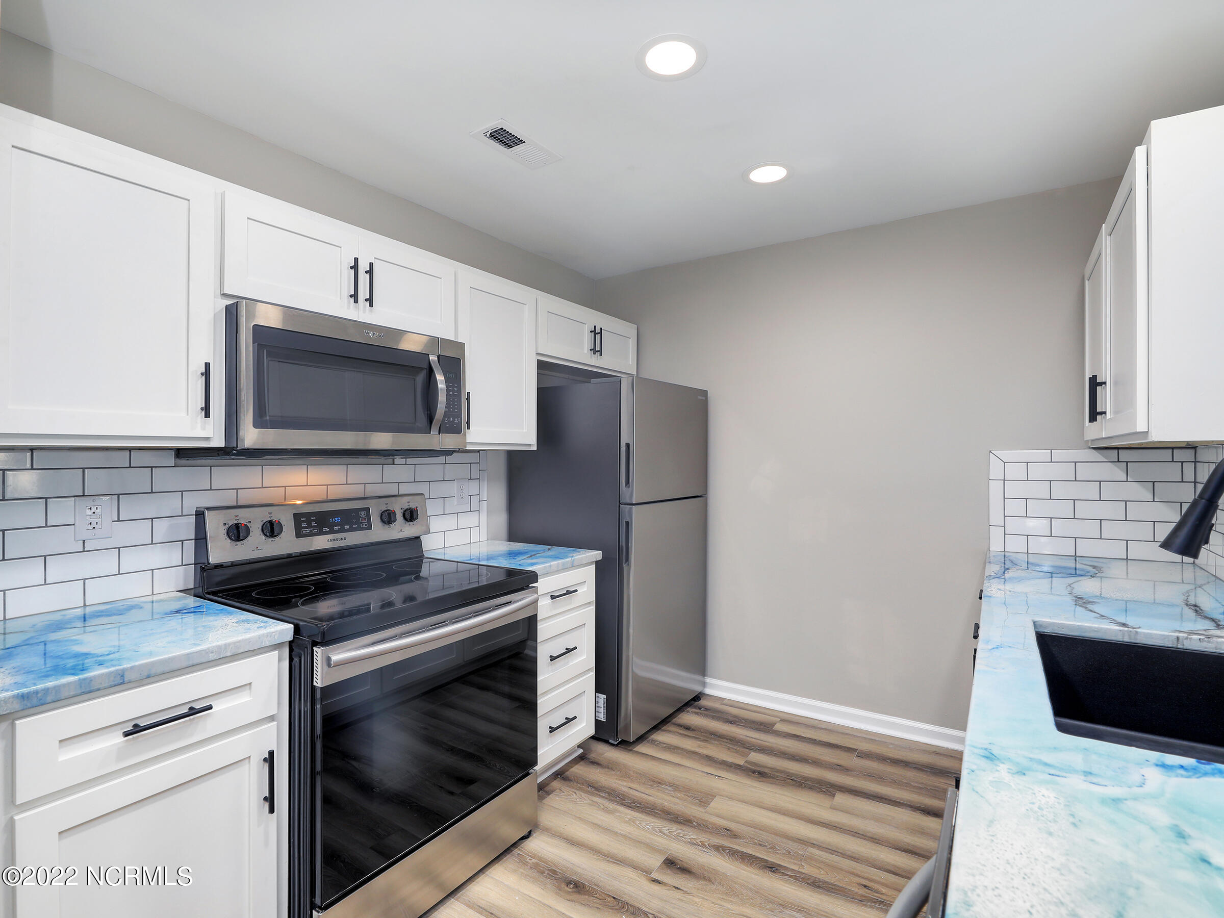 464 Half Moon Road New Bern, NC 28560 - Photo 13 of 44 35