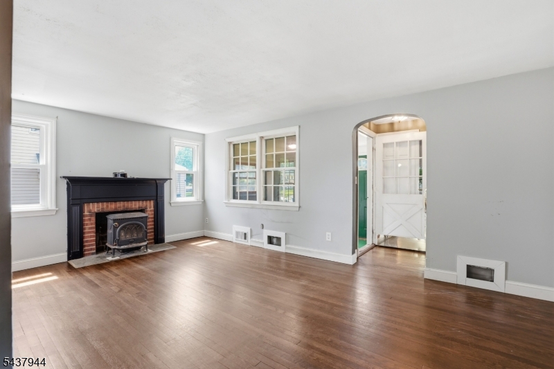 641 Greenbrook Road North Plainfield, NJ 07063 - Photo 7 of 36