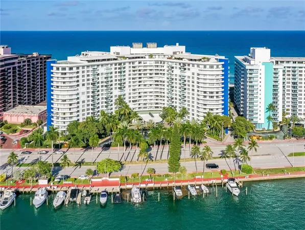 $3,200 | 5161 Collins Avenue, Unit 1610, Miami Beach, FL 33140