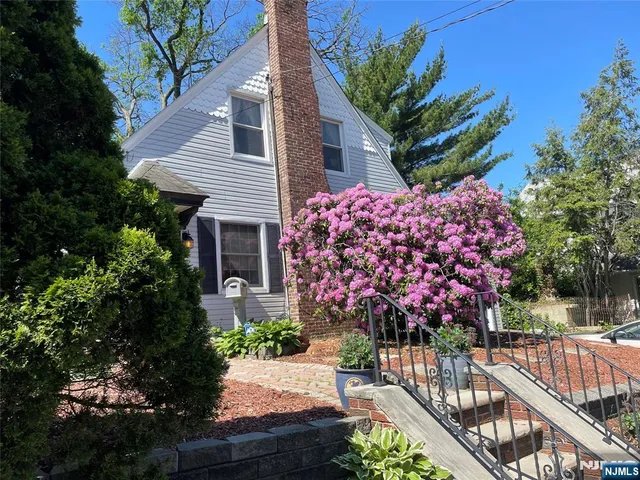 a front view of house with yard
