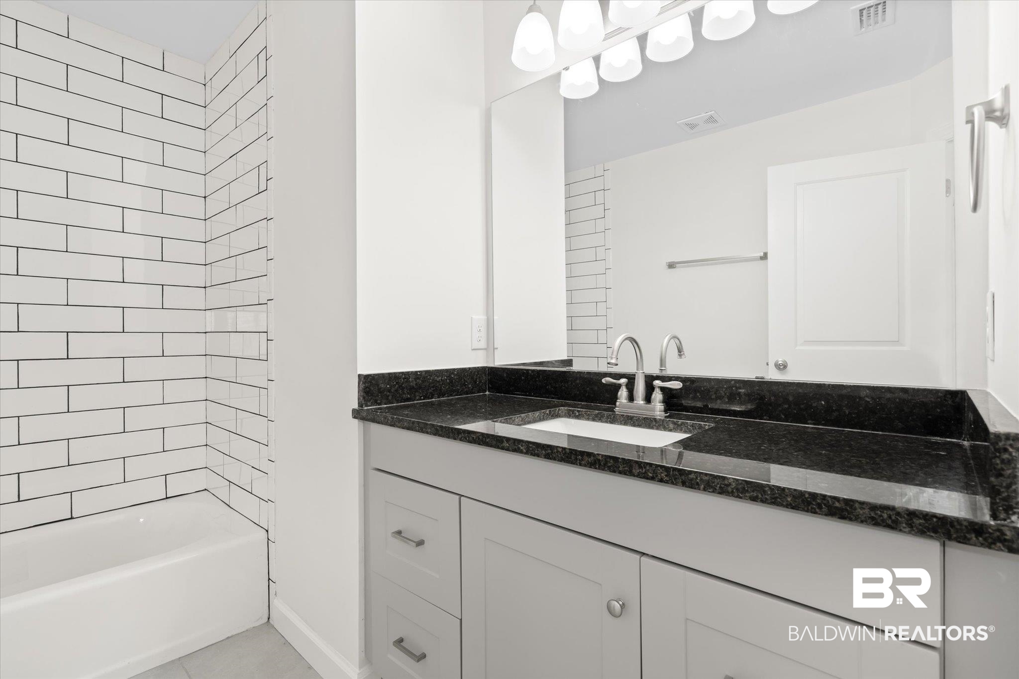 409 Oakleigh Circle Foley, AL 36535 - Photo 14 of 21 Bathroom 2