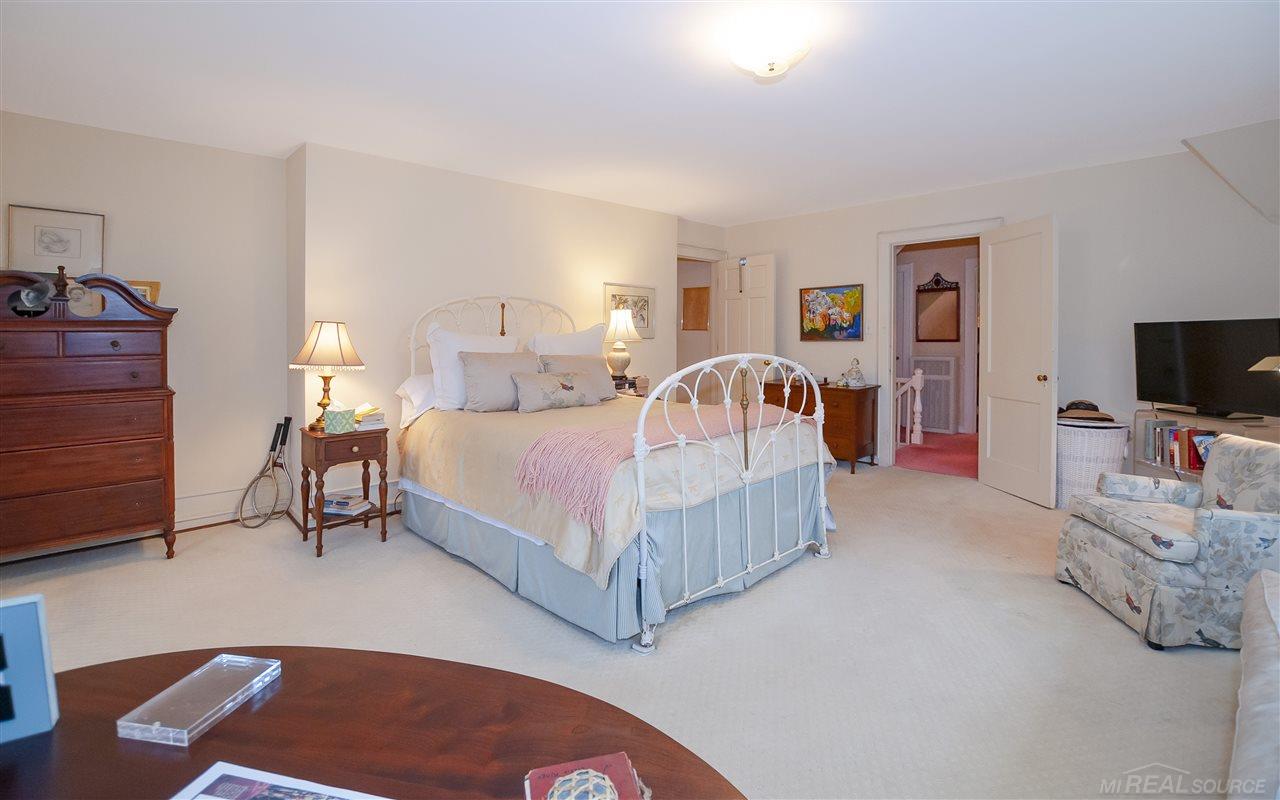 395 Rivard Boulevard Grosse Pointe, MI 48230 - Photo 29 of 54 31378482-28.JPG