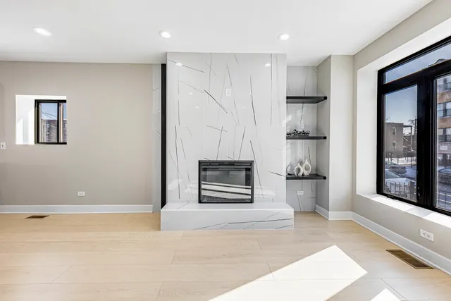 $640,000 | 3530 West Van Buren Street, Chicago, IL 60624