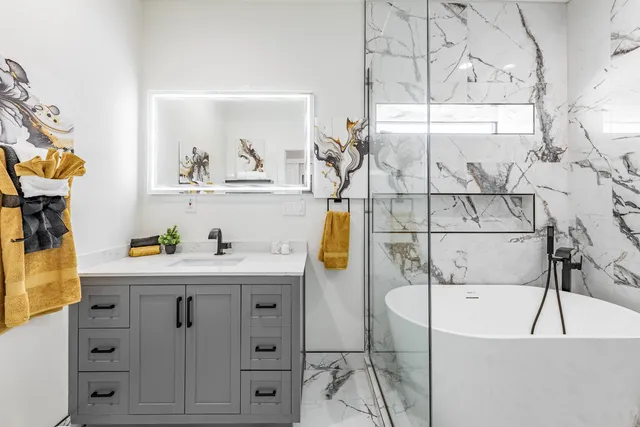 $640,000 | 3530 West Van Buren Street, Chicago, IL 60624