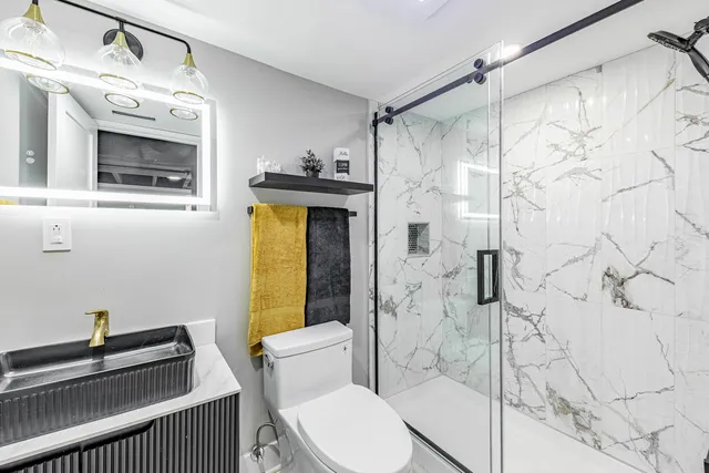 $640,000 | 3530 West Van Buren Street, Chicago, IL 60624