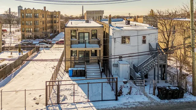 $640,000 | 3530 West Van Buren Street, Chicago, IL 60624