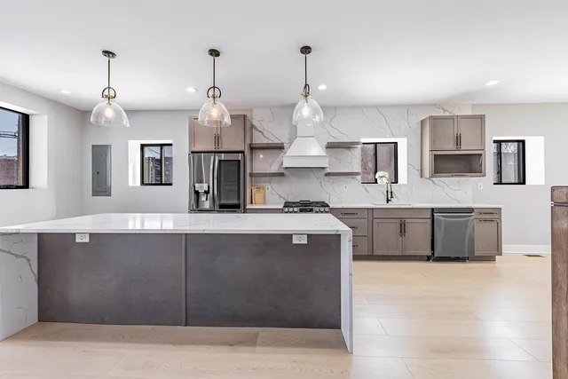 $640,000 | 3530 West Van Buren Street, Chicago, IL 60624