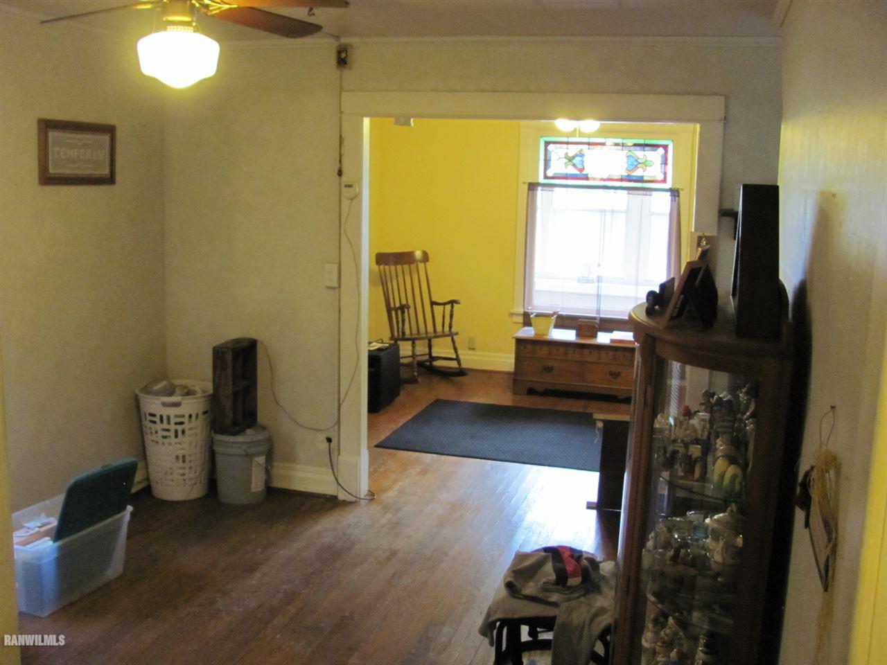 328 Franklin Street Galena, IL 61036 - Photo 3 of 13 a living room with furniture and a window