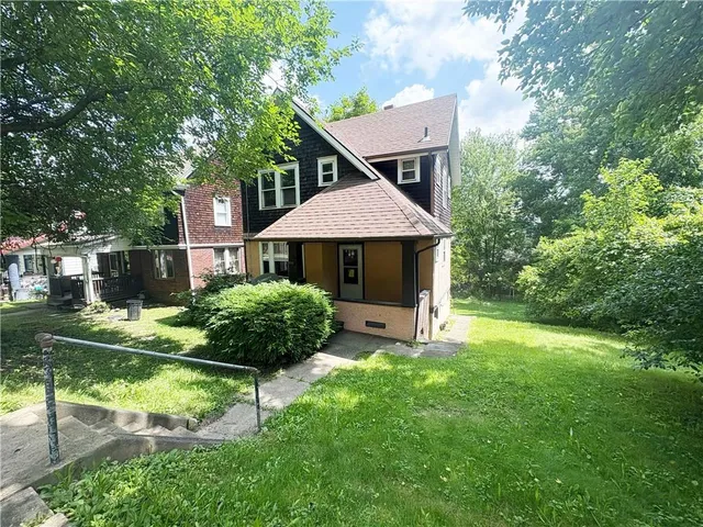 $1,150 | 800 North 6th Street, Clairton, PA 15025