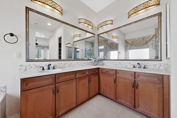 $759,900 | 9404 Crestview Drive, Denton, TX 76207