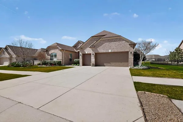 $759,900 | 9404 Crestview Drive, Denton, TX 76207