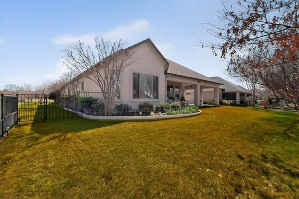 $759,900 | 9404 Crestview Drive, Denton, TX 76207