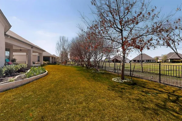 $759,900 | 9404 Crestview Drive, Denton, TX 76207