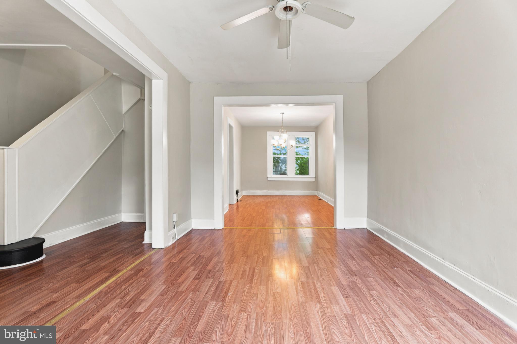 730 Linnard Street Baltimore, MD 21229 - Photo 6 of 31 Spacious, light-filled living area.