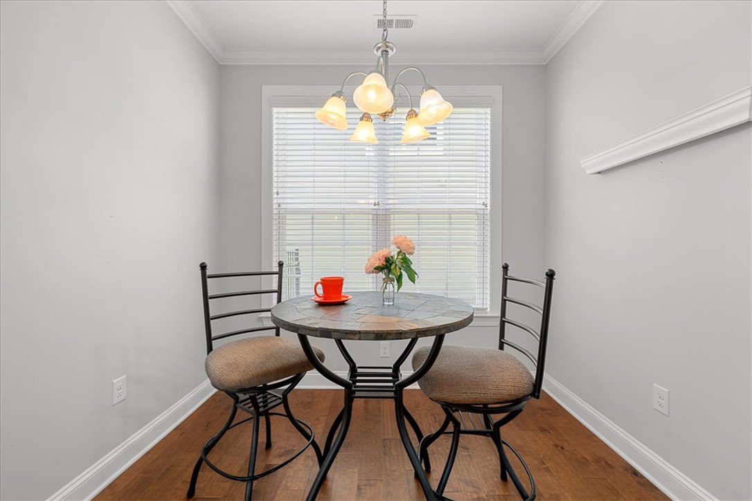 21 Barron Glenn Way Anderson, SC 29621 - Photo 15 of 48 This casual dining area could also be used as an additional sitting area, reading nook or playroom.