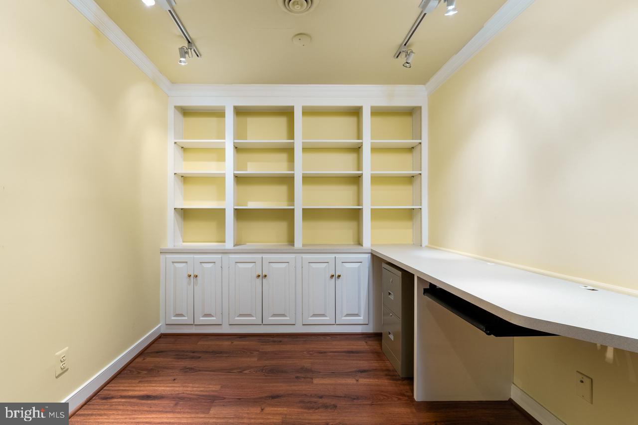 820 Sunken Road, Unit 9 Fredericksburg, VA 22401 - Photo 14 of 41 Office area with built in storage & key board area