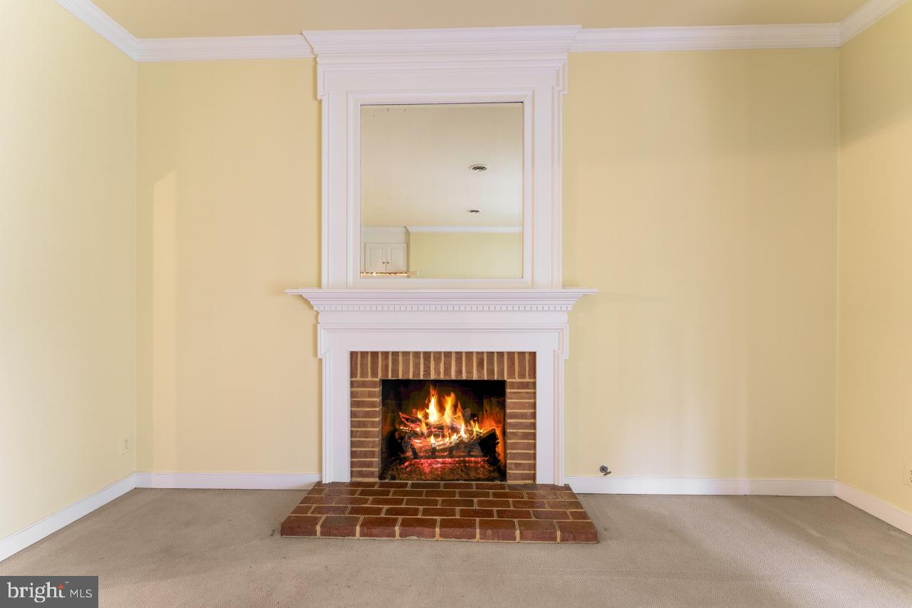 820 Sunken Road, Unit 9 Fredericksburg, VA 22401 - Photo 17 of 41 Living room view #2