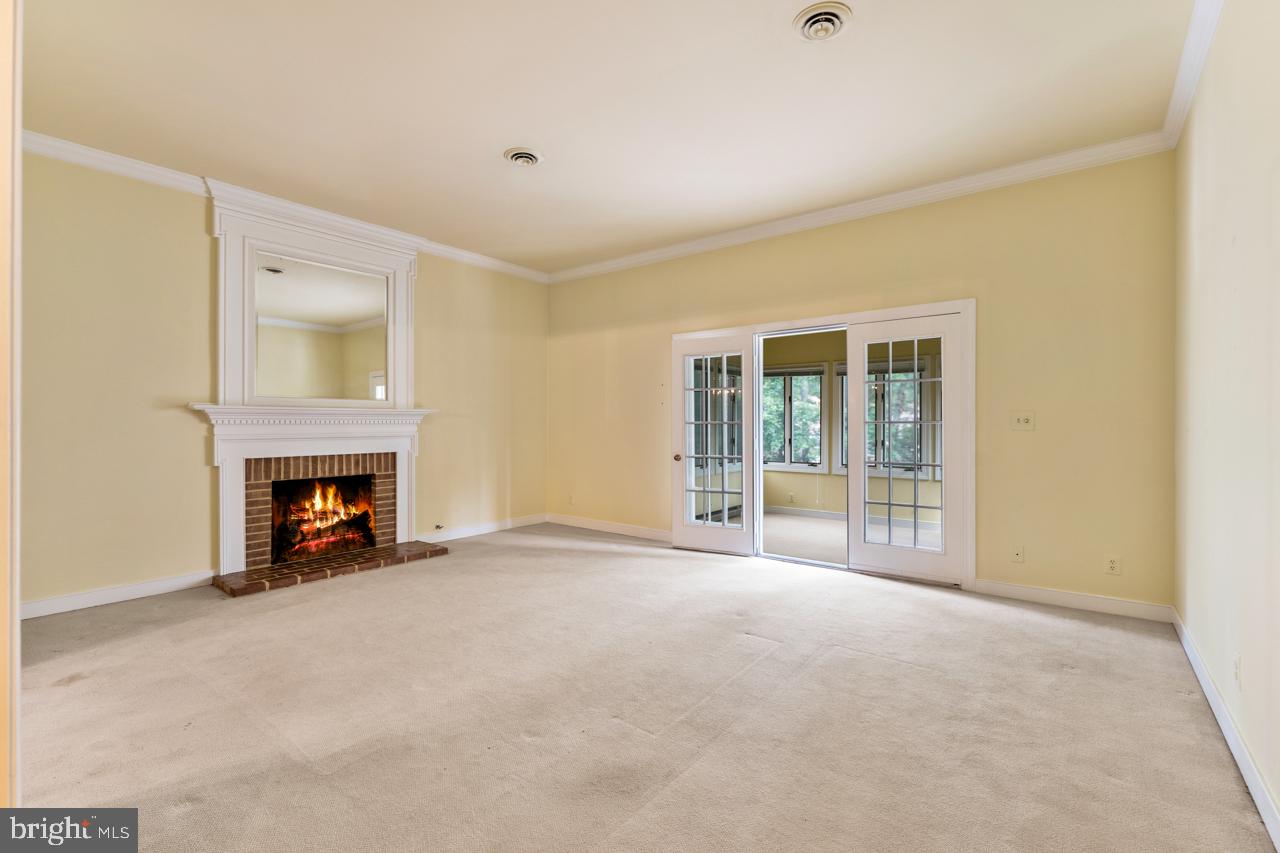 820 Sunken Road, Unit 9 Fredericksburg, VA 22401 - Photo 20 of 41 Living room #4 corner view out to indoor patio