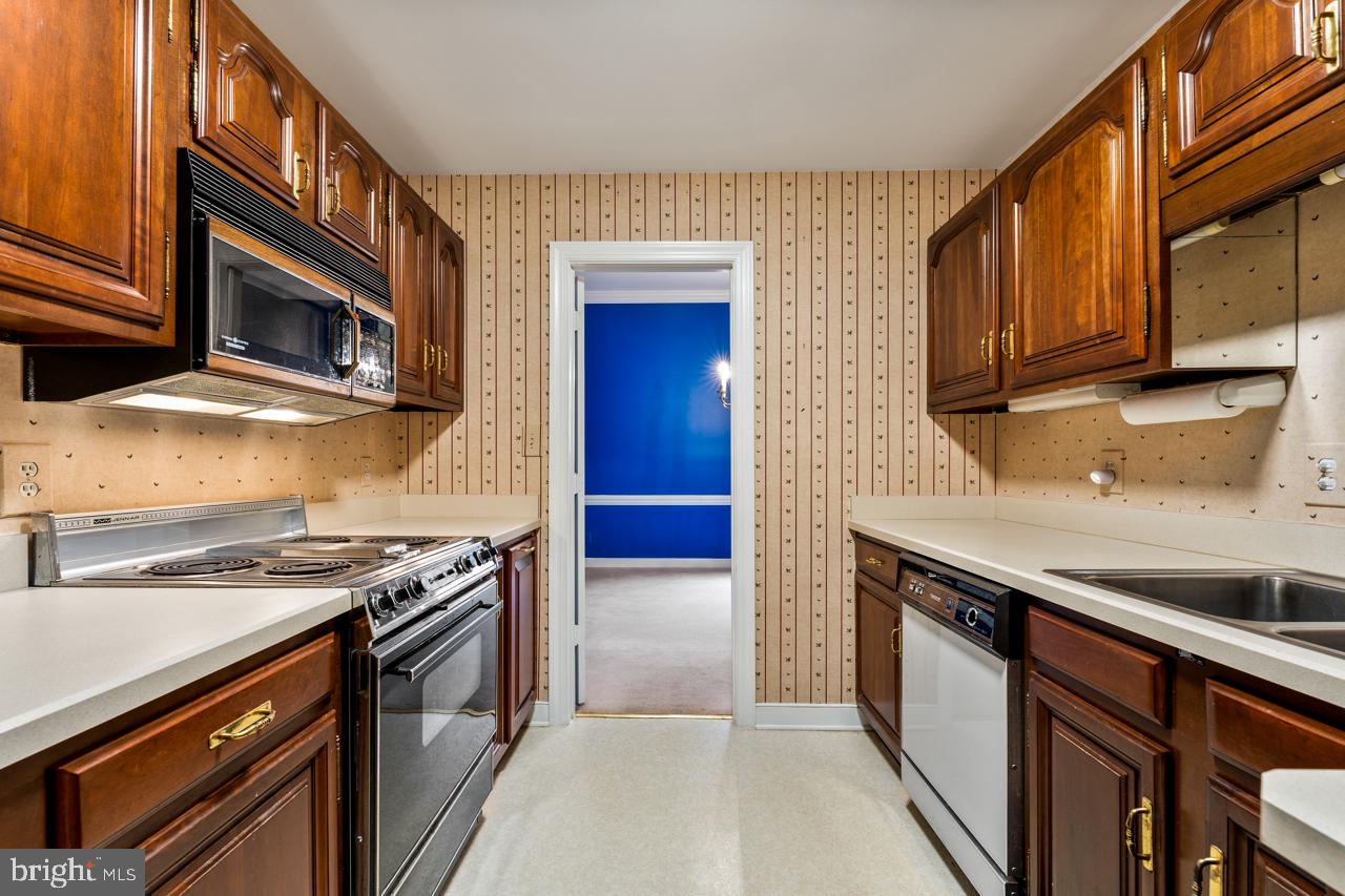 820 Sunken Road, Unit 9 Fredericksburg, VA 22401 - Photo 24 of 41 Kitchen view from door #2