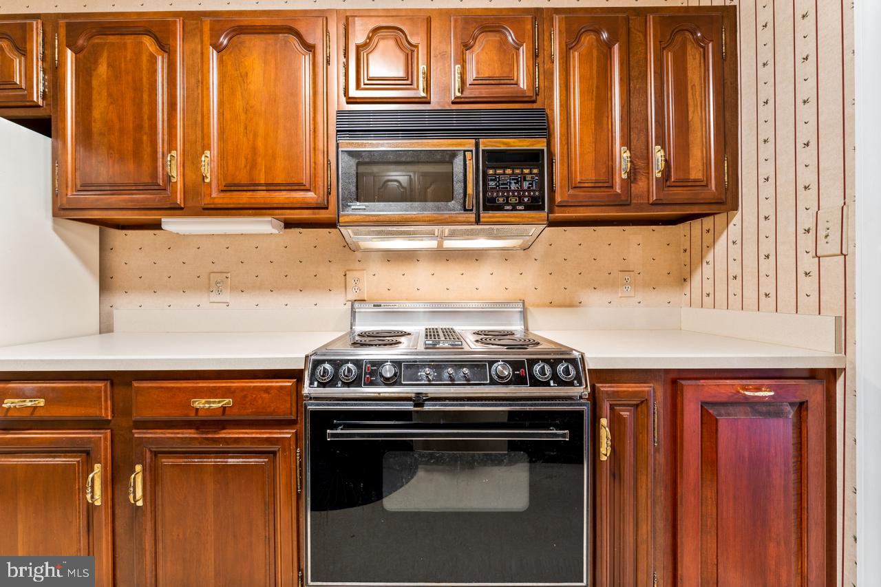 820 Sunken Road, Unit 9 Fredericksburg, VA 22401 - Photo 25 of 41 Beautiful wood cabinets