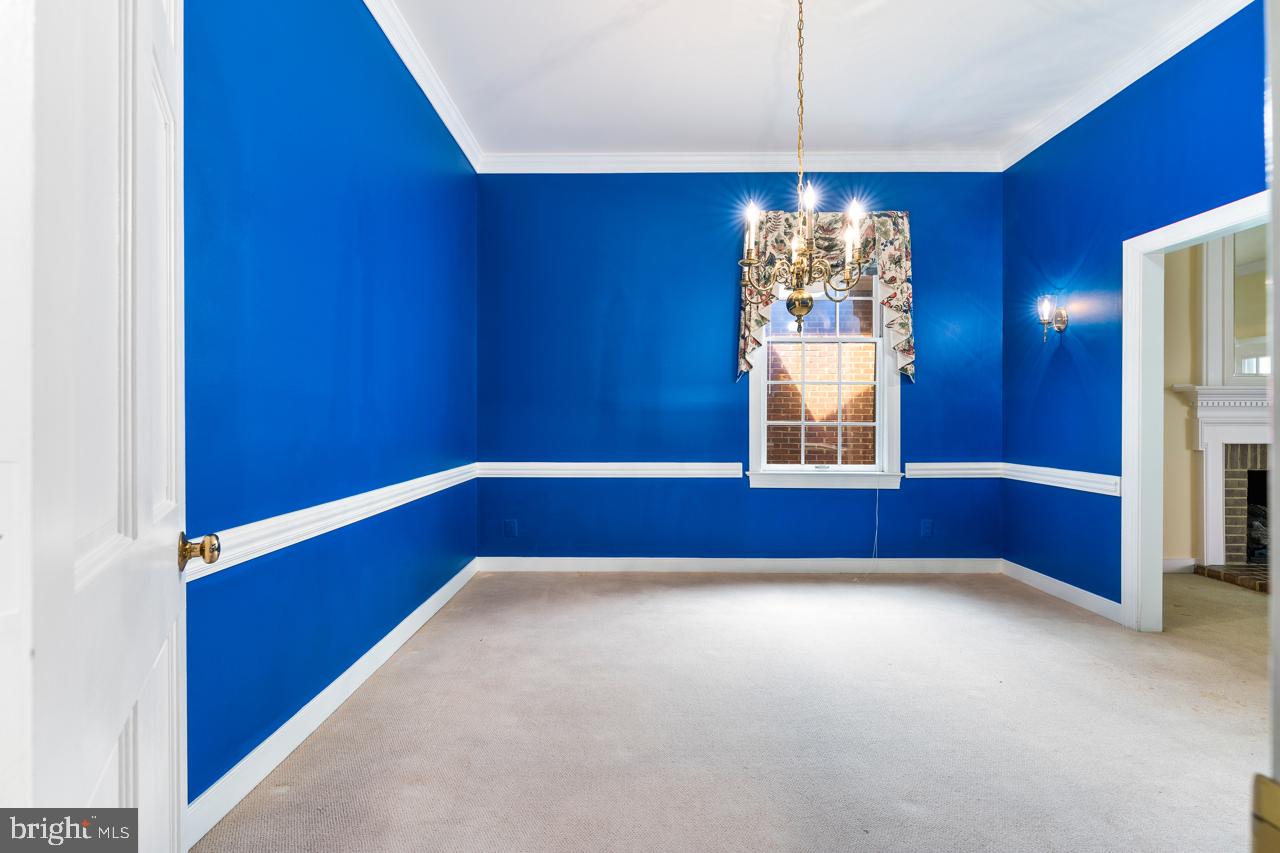 820 Sunken Road, Unit 9 Fredericksburg, VA 22401 - Photo 26 of 41 Dining room OLD paint