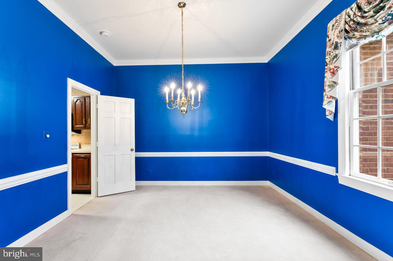 820 Sunken Road, Unit 9 Fredericksburg, VA 22401 - Photo 27 of 41 Elegant light fixture- old paint