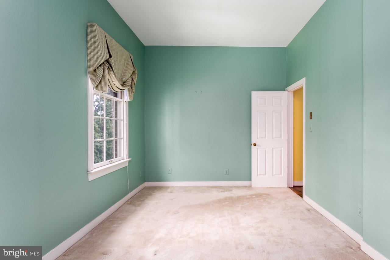 820 Sunken Road, Unit 9 Fredericksburg, VA 22401 - Photo 36 of 41 Second bedroom view from corner