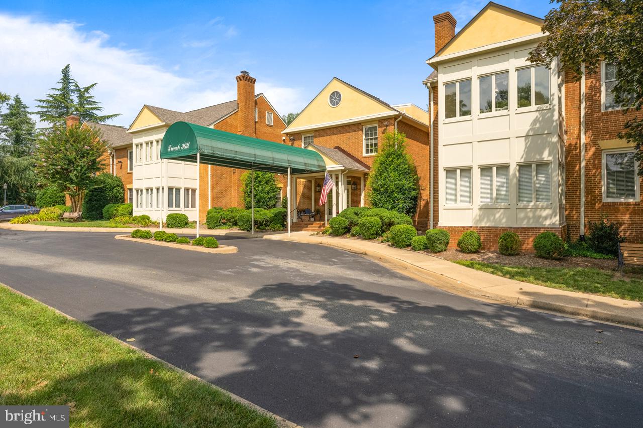 820 Sunken Road, Unit 9 Fredericksburg, VA 22401 - Photo 4 of 41 Side view of the building