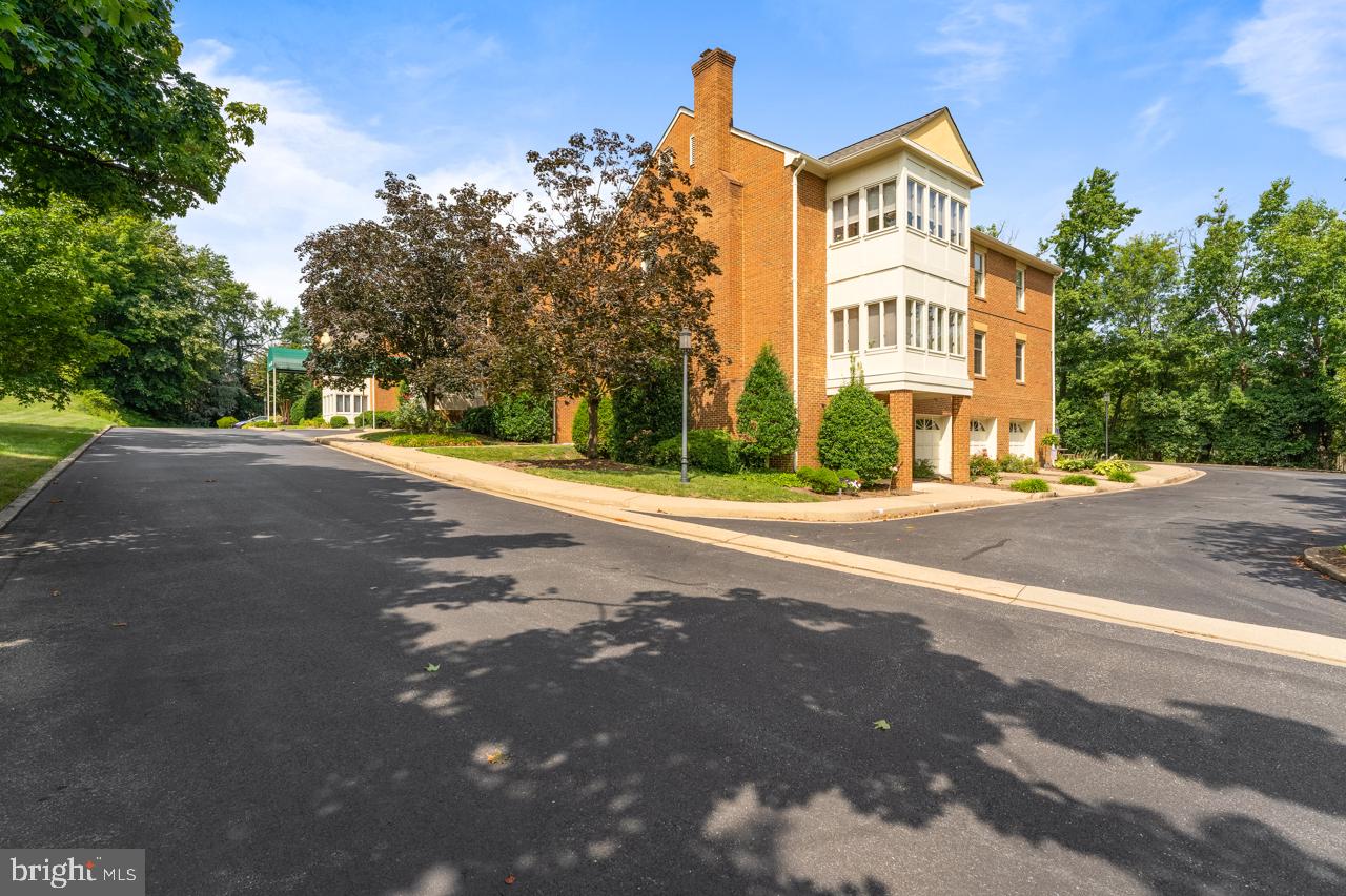 820 Sunken Road, Unit 9 Fredericksburg, VA 22401 - Photo 5 of 41 Pulling into Trench Hill