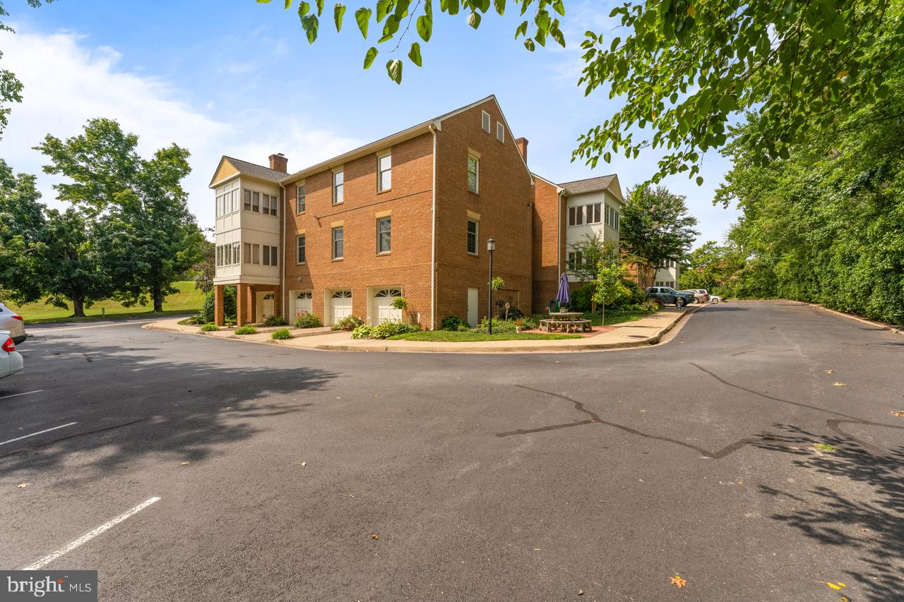 820 Sunken Road, Unit 9 Fredericksburg, VA 22401 - Photo 6 of 41 Back side of building