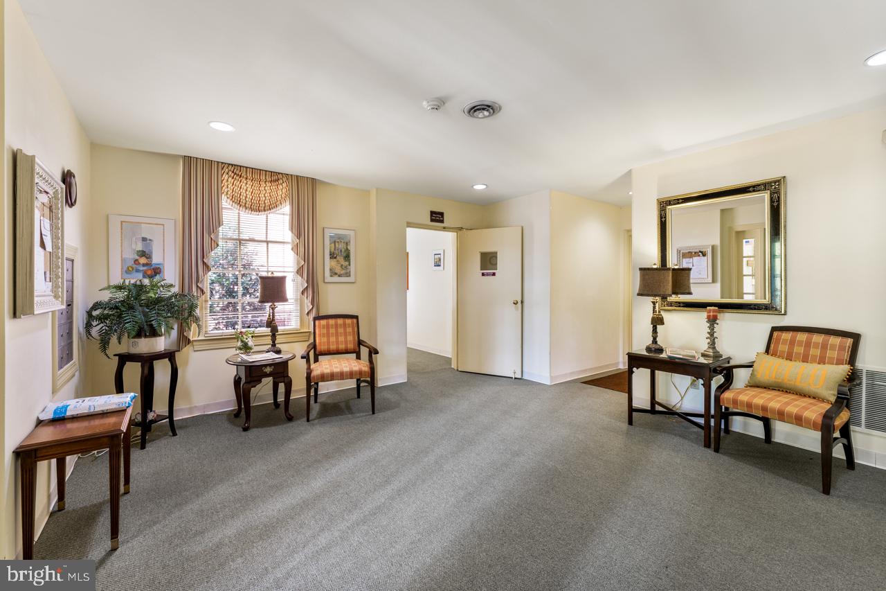 820 Sunken Road, Unit 9 Fredericksburg, VA 22401 - Photo 7 of 41 Lobby/Common area perfect for reading a newspaper!