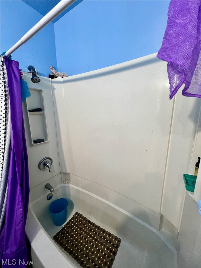 1761 Wayside Road Cleveland, OH 44112 - Photo 16 of 18 Bathroom featuring shower / bath combo