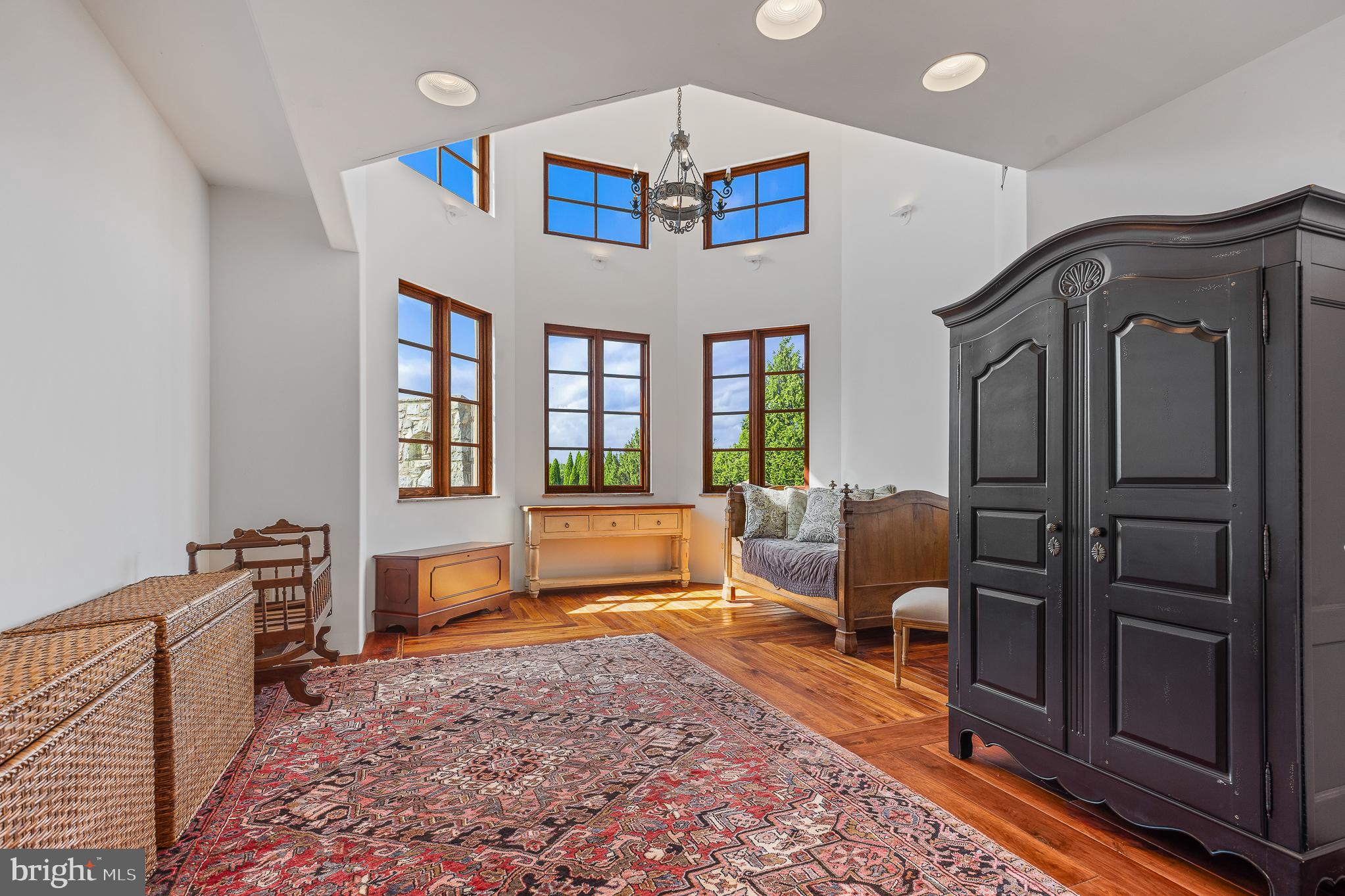 13320 Signal Tree Lane Potomac, MD 20854 - Photo 103 of 143 Studio for portrait photography or art