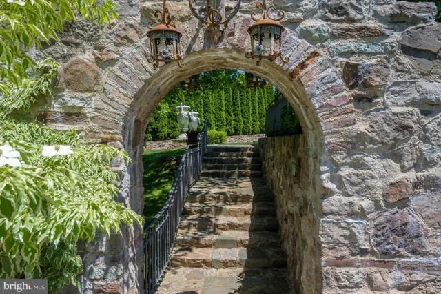 $9,950,000 | 13320 Signal Tree Lane, Potomac, MD 20854