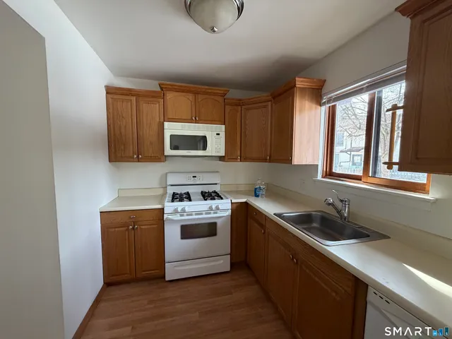 $2,500 | 155 Cottonwood Road, Unit 155, Newington, CT 06111