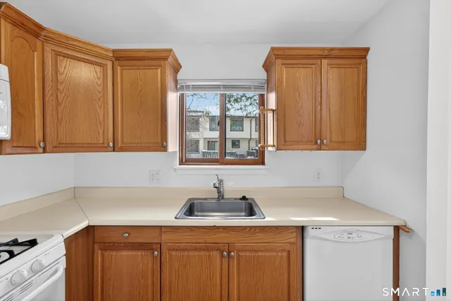 $2,500 | 155 Cottonwood Road, Unit 155, Newington, CT 06111