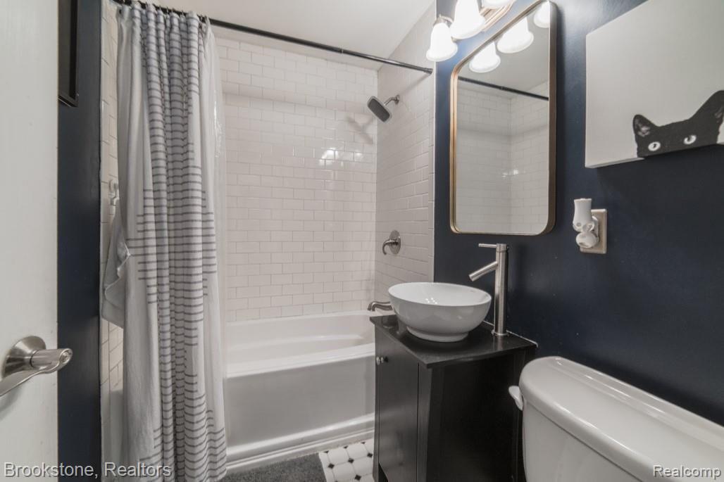 343 Stratford Road Ferndale, MI 48220 - Photo 24 of 32 343 Stratford-25.jpg