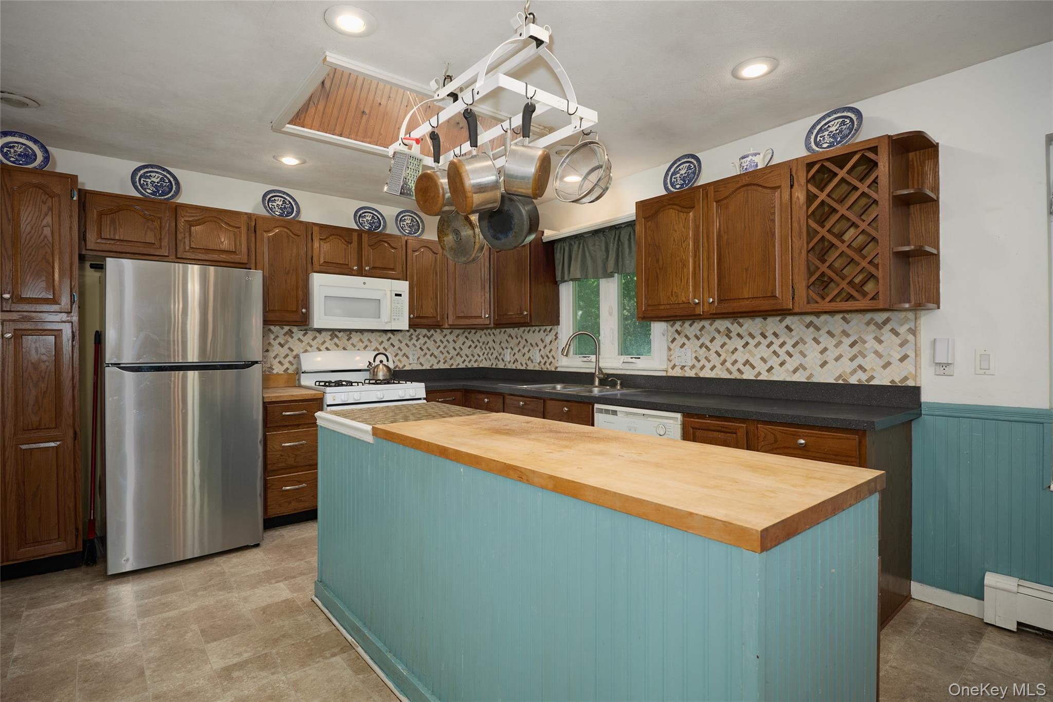 17 Derick Drive Fishkill, NY 12524 - Photo 9 of 49