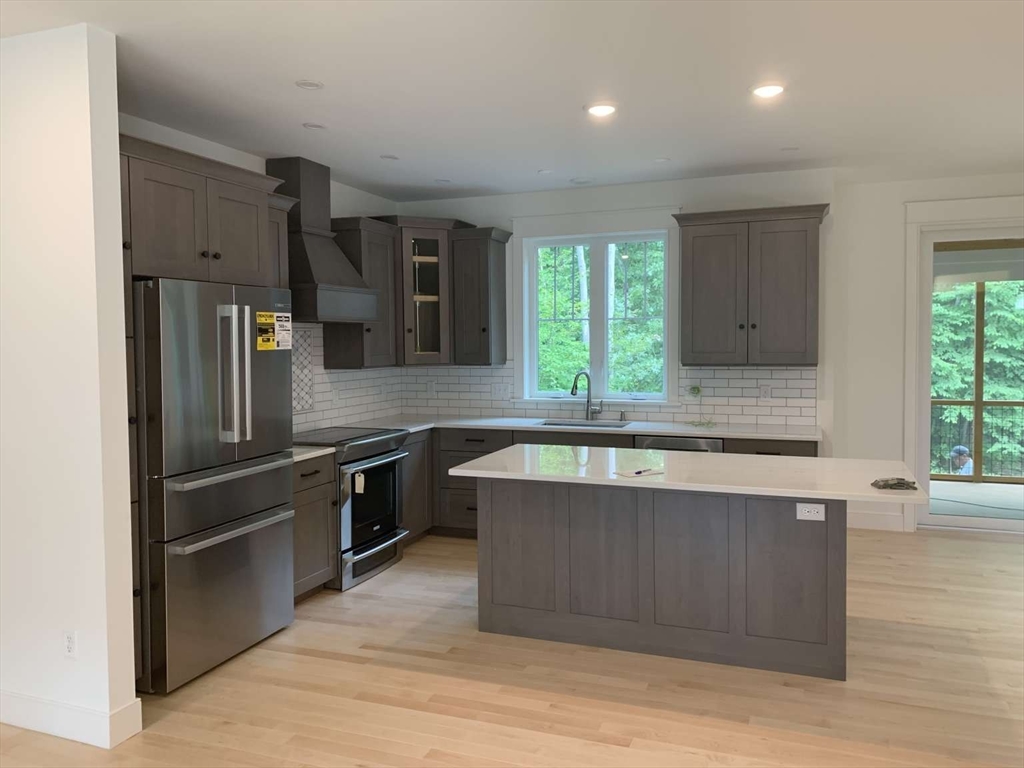 17 Stone Ridge Drive Northampton, MA 01062 - Photo 4 of 9
