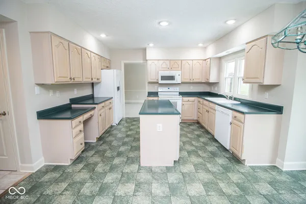 $494,900 | 5200 Lake Point Drive, Carmel, IN 46033