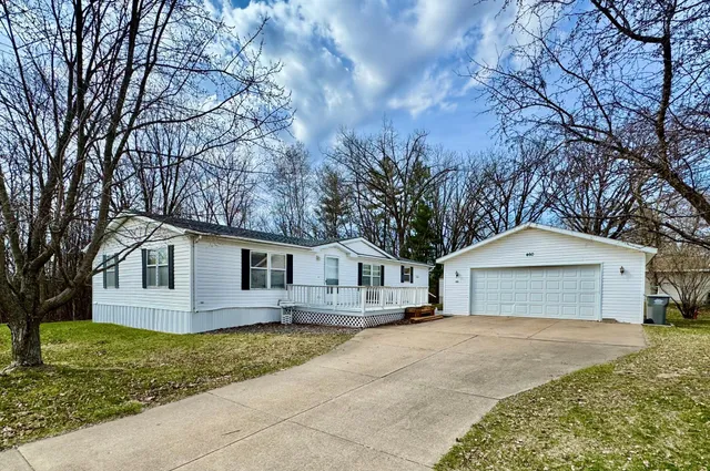 $124,900 | 460 1st Street East, Milaca, MN 56353