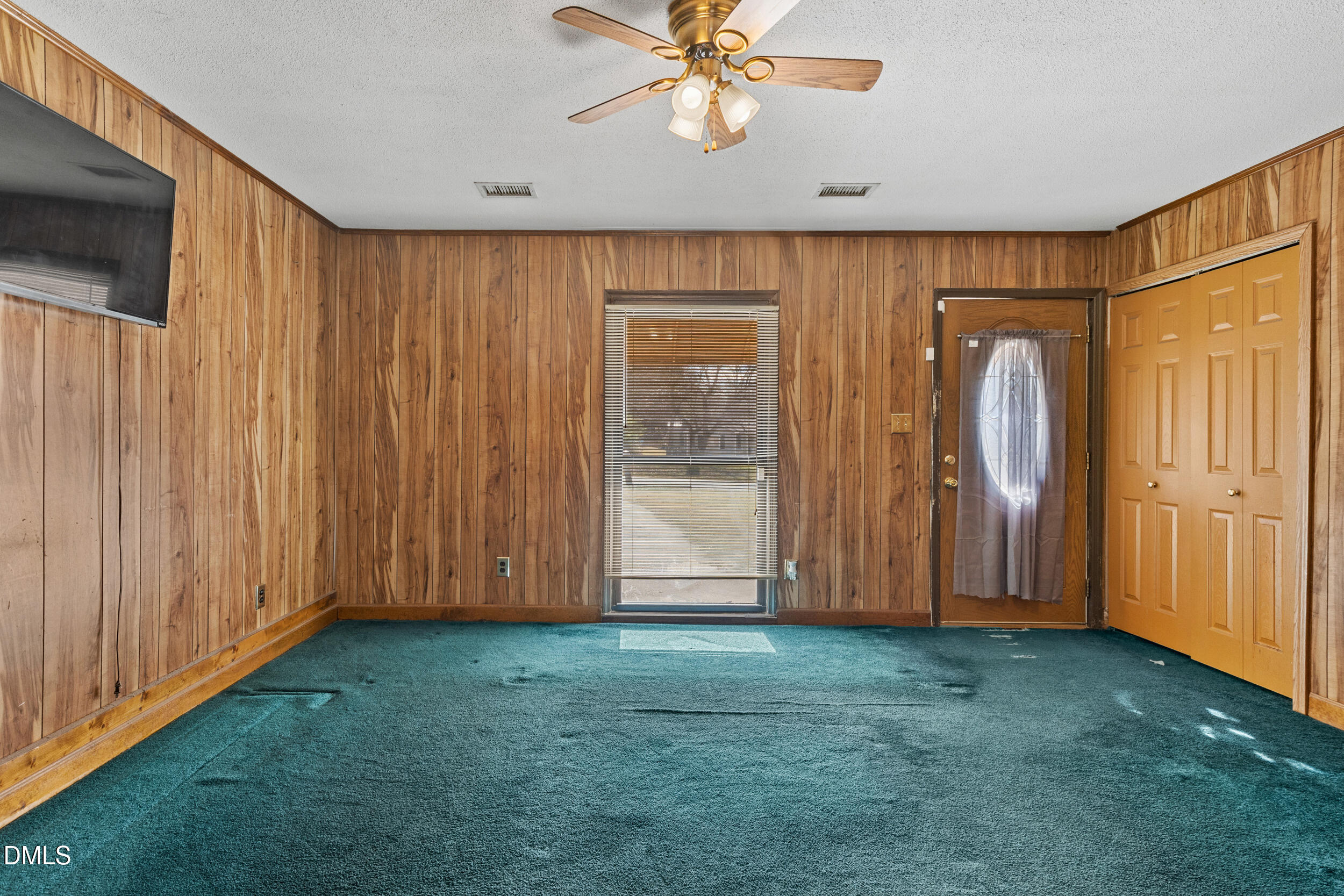 159 Hazel Drive Burlington, NC 27217 - Photo 10 of 21 a view of a interior in a room