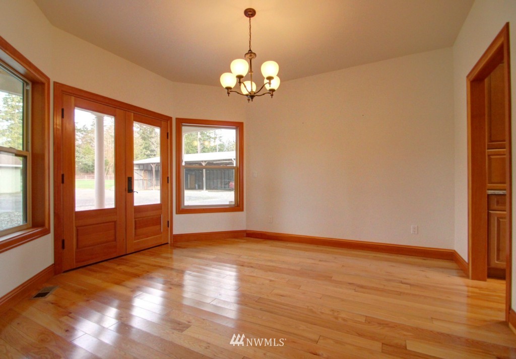 14022 Dodge Valley Road Mount Vernon, WA 98273 - Photo 4 of 24