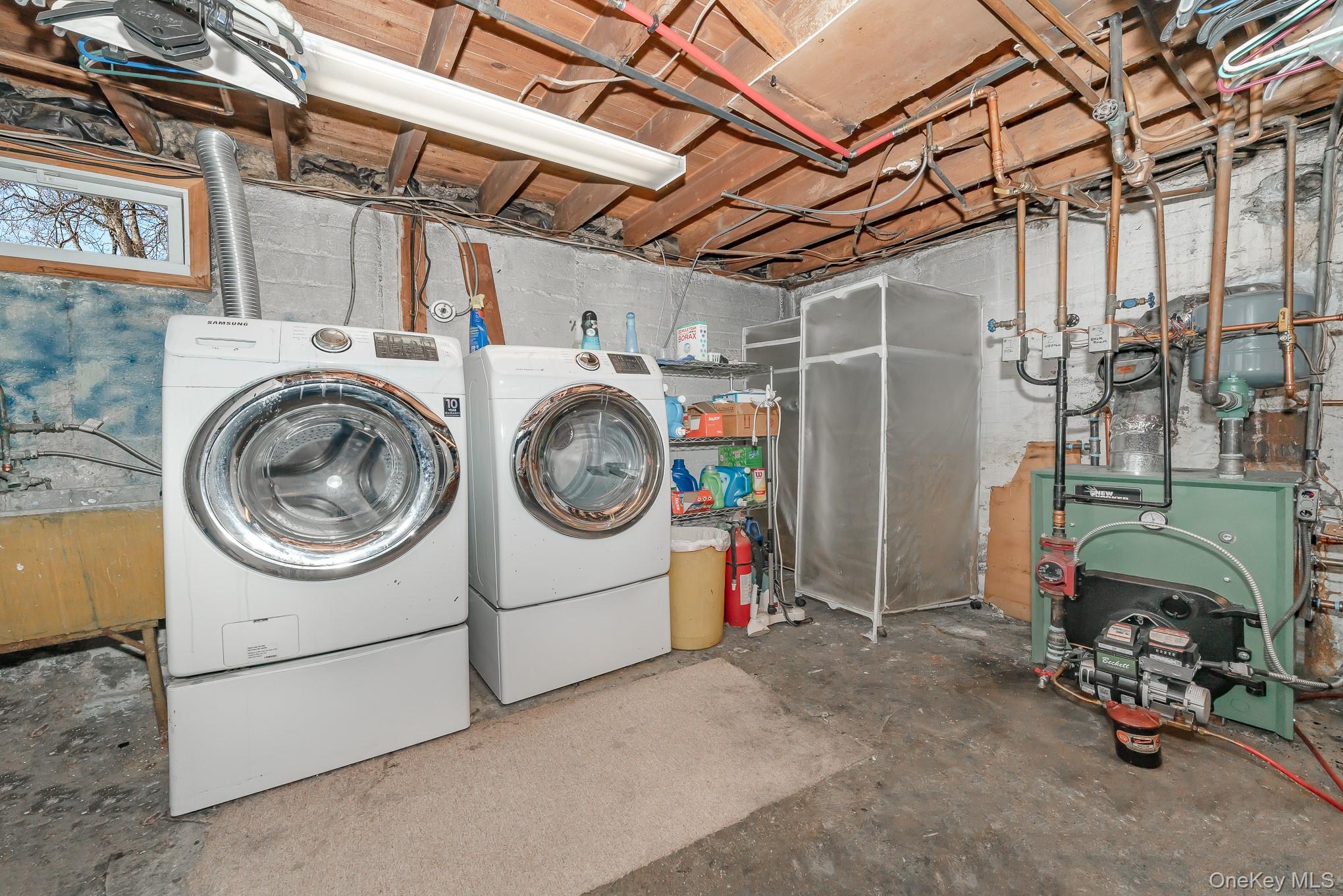 3683 Hawk Road Levittown, NY 11756 - Photo 22 of 41 a utility room with dryer and washer