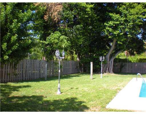1798 Southwest 11th Street Boca Raton, FL 33486 - Photo 14 of 16 Yard/Garden
