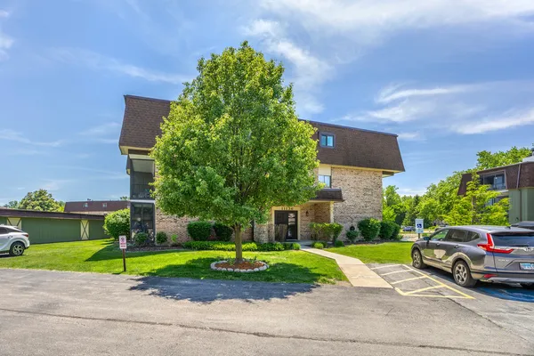 $239,000 | 11136 Center Road, Unit C, Palos Hills, IL 60465