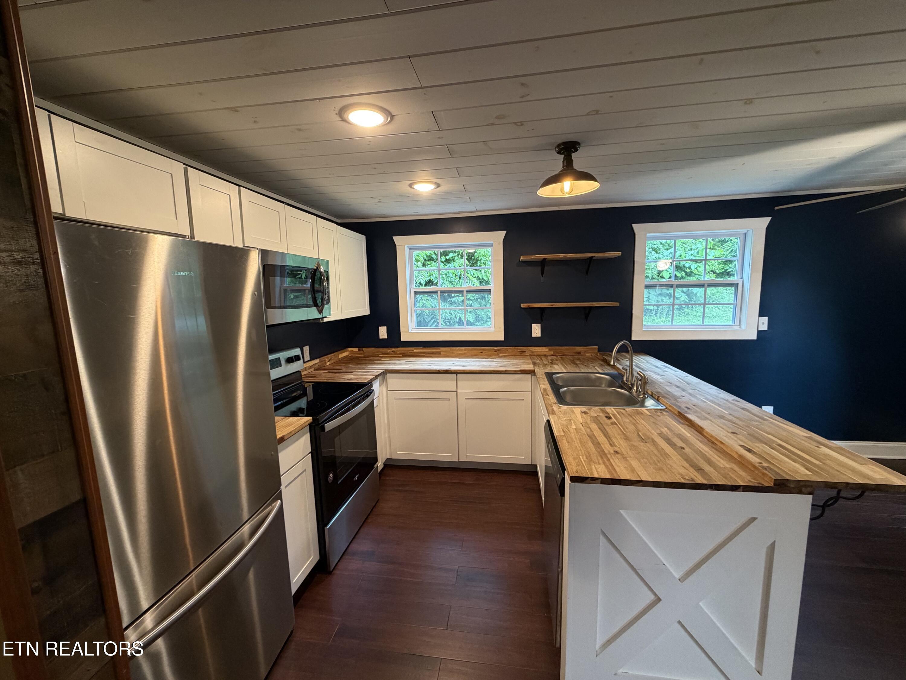913 Topside Road Sevierville, TN 37862 - Photo 9 of 28 Kitchen