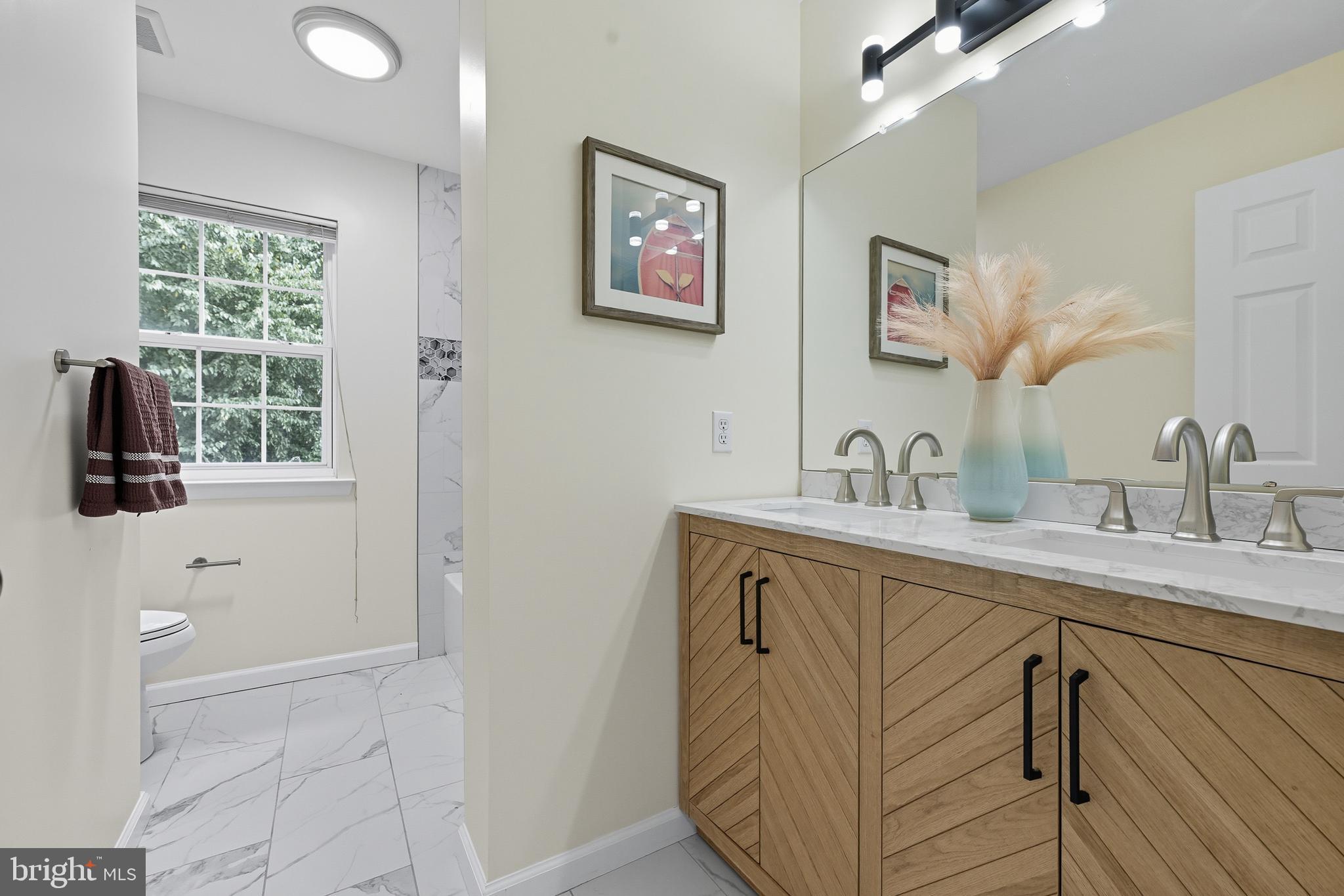 1 Michael Townsend Court Newark, DE 19702 - Photo 25 of 47 Hall Full Bath